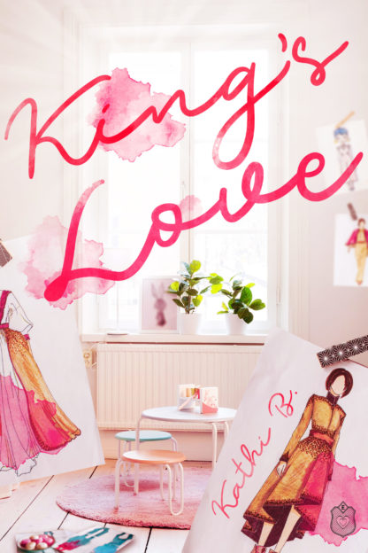 Das Cover zu King‘s Love von Kathi B. Modezeichnungen fliegen in einer Wohnung herum.